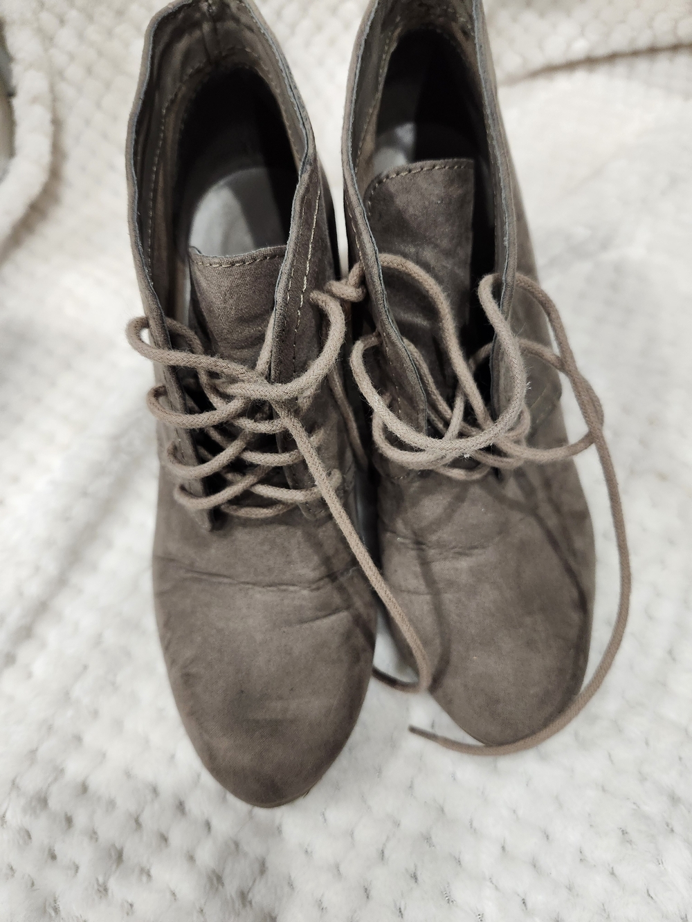 Women’s Lace-Up Suede Ankle Boots - Taupe